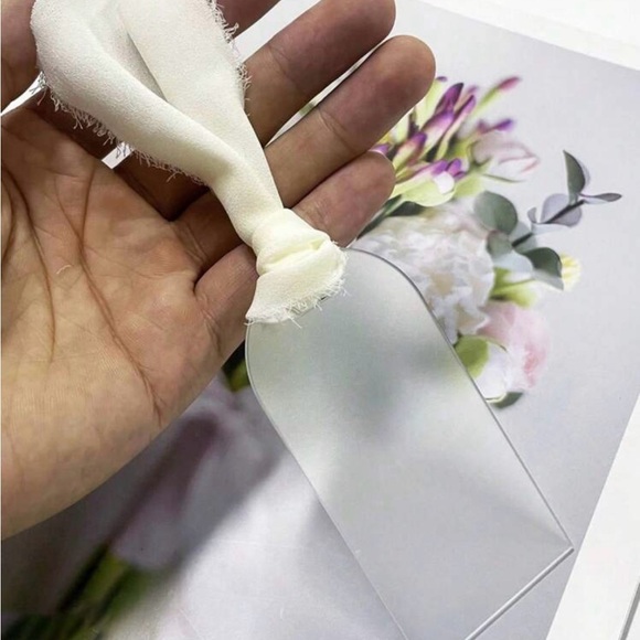 Acrylic tags with chiffon ribbon - Picture 2 of 3